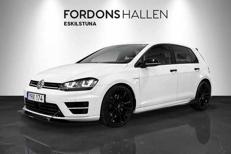 Vit Begagnad 2016 VW Golf VII R Halvkombi | 279 900 kr (Lite dyr) - Bild 1/4
