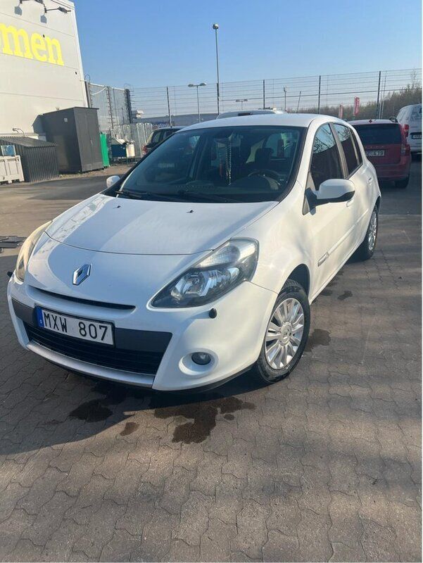 Vit Begagnad 2012 Renault Clio R.S. Halvkombi | 47 000 kr (Marknadspris) - Bild 1/4
