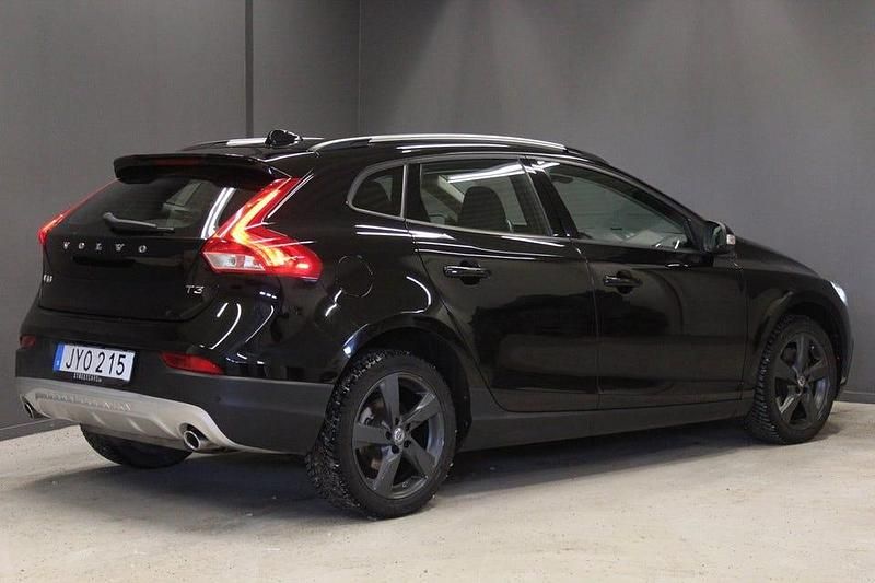 Begagnad Volvo V40 CC 152 HK (111 kW) 2019 Svart Kombi