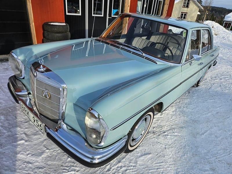 Begagnad Mercedes 250 130 HK (95 kW) 1967