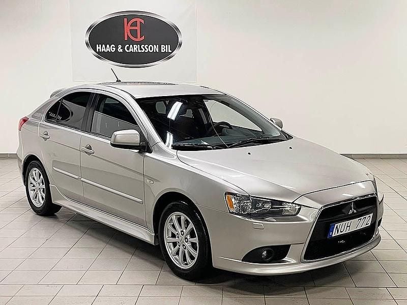 Begagnad Mitsubishi Lancer Sportback 140 HK (102 kW) 2011 Silver Halvkombi