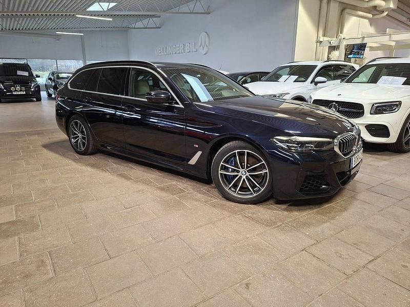 Carbon svart Begagnad 2021 BMW 530 M Sport Kombi | 339 800 kr - Bild 1/4