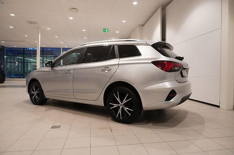 Begagnad MG MG5 EV Long Range Luxury 114 kW (156 HK) 2022 Medael silver Kombi