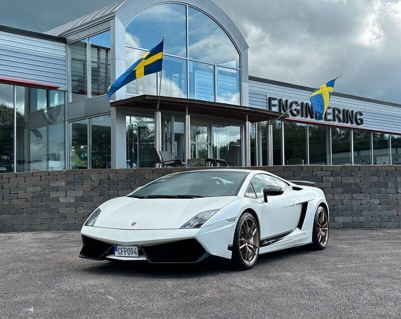 Vit Begagnad 2010 Lamborghini Gallardo Sportkupé | 1 950 000 kr - Bild 1/4