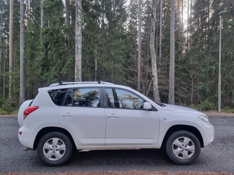 Begagnad Toyota RAV4 152 HK (111 kW) 2008 Vit SUV