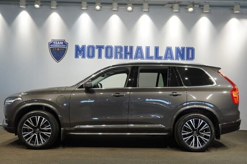 Grå Begagnad 2023 Volvo XC90 SUV | 699 900 kr (Marknadspris) - Bild 1/4