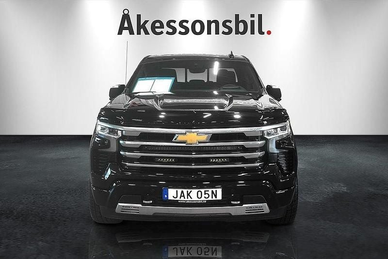 Svart Begagnad 2023 Chevrolet Silverado Sedan | 1 023 750 kr - Bild 1/4