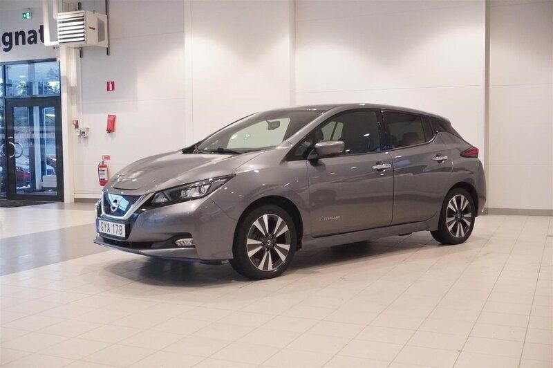 Grå/silver Begagnad 2020 Nissan Leaf Tekna Halvkombi | 169 900 kr (Marknadspris) - Bild 1/4