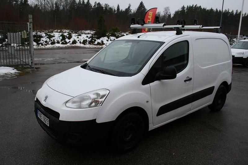 Vit Begagnad 2013 Peugeot Partner Van | 49 000 kr (Marknadspris) - Bild 1/4