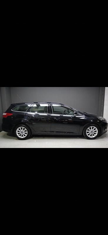 Begagnad Ford Focus Titanium 116 HK (85 kW) 2011 Svart Kombi