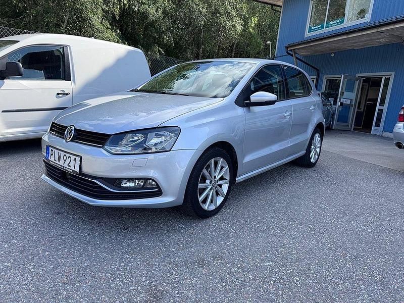 Silver Begagnad 2017 VW Polo Halvkombi | 139 900 kr (Marknadspris) - Bild 1/4