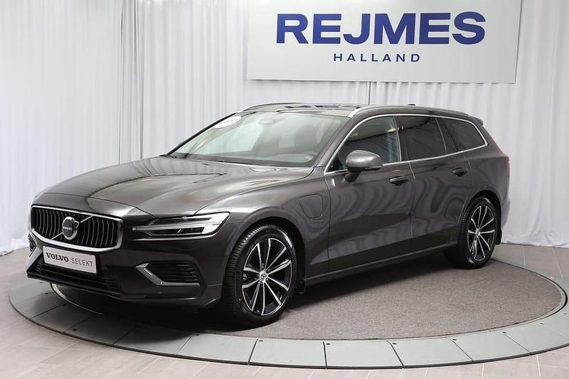 Begagnad Volvo V60 Plus 355 HK (261 kW) 2025 Grå Kombi
