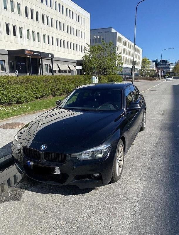 Svart Begagnad 2018 BMW 330 M Sport Sedan | 195 000 kr (Bra pris) - Bild 1/3