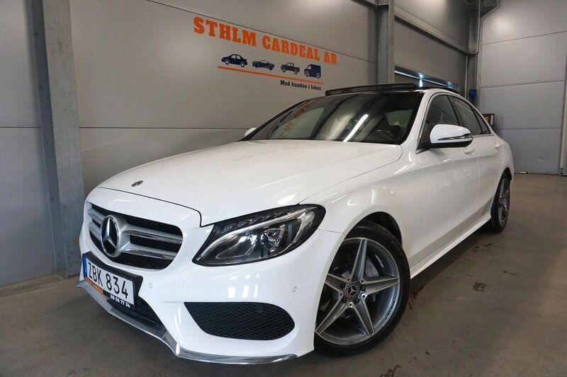 Vit Begagnad 2018 Mercedes C200 AMG Sedan | 264 900 kr (Marknadspris) - Bild 1/4