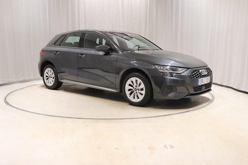 Begagnad Audi A3 150 HK (110 kW) 2023 Manhattangrå Sedan