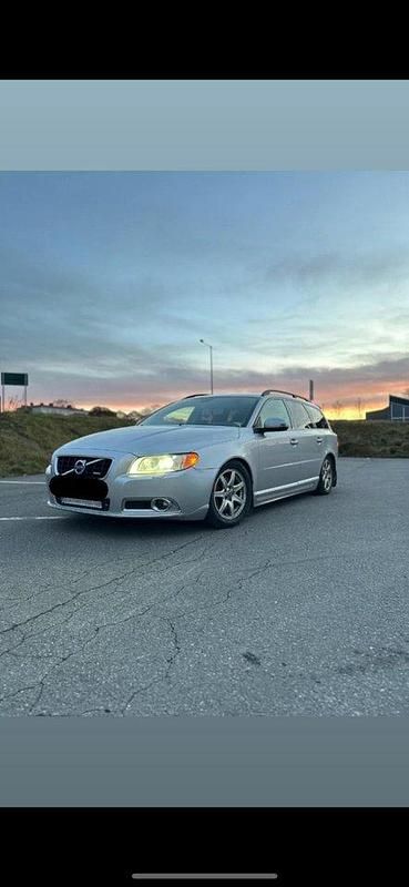 Grå Begagnad 2011 Volvo V70 R-Design Kombi | 50 000 kr (Marknadspris) - Bild 1/1