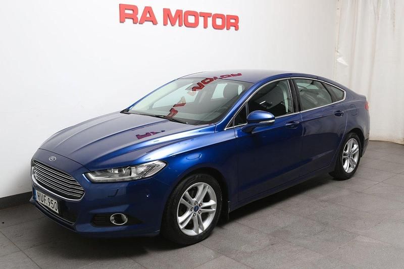 Blå Begagnad 2015 Ford Mondeo Business Edition Halvkombi | 124 800 kr (Marknadspris) - Bild 1/3