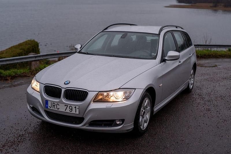 Begagnad 2009 BMW 320 Kombi | 54 000 kr (Marknadspris) - Bild 1/4