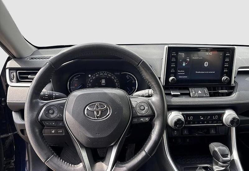 Begagnad Toyota RAV4 Hybrid Active 224 HK (164 kW) 2022 Mörkblå SUV