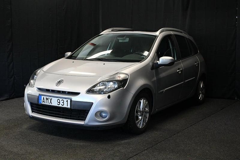 Begagnad Renault Clio GrandTour 111 HK (81 kW) 2011 Silver Kombi