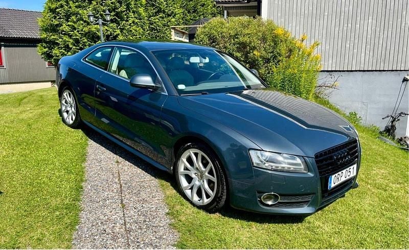 Grå Begagnad 2008 Audi A5 Comfort Sportkupé | 79 000 kr (Bra pris) - Bild 1/4