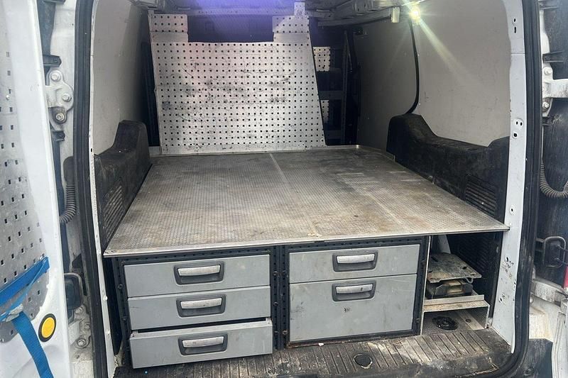 Vit Begagnad 2017 Ford Transit Van | 99 900 kr (Marknadspris) - Bild 1/4