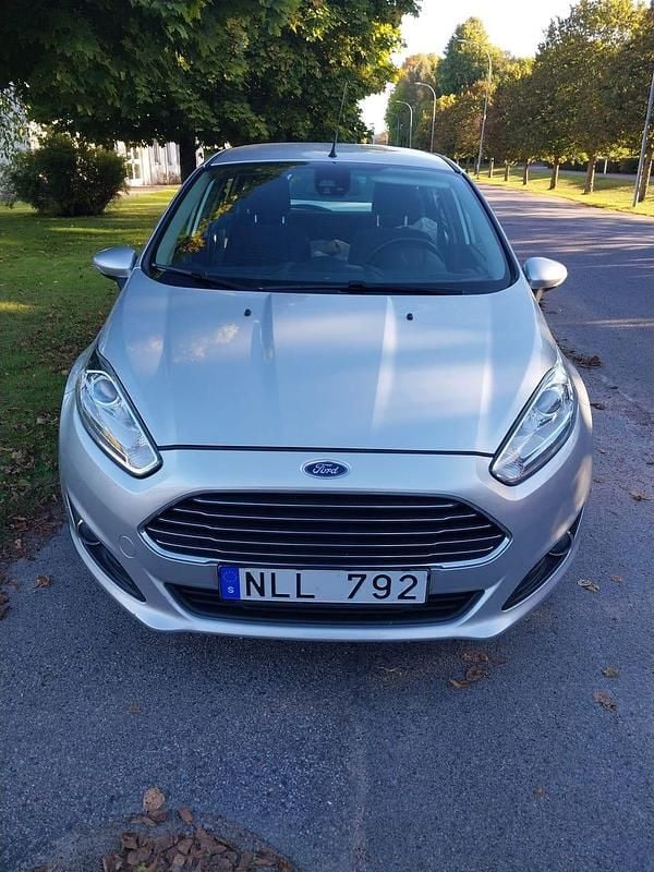 Begagnad 2014 Ford Fiesta Halvkombi | 77 000 kr (Marknadspris) - Bild 1/4