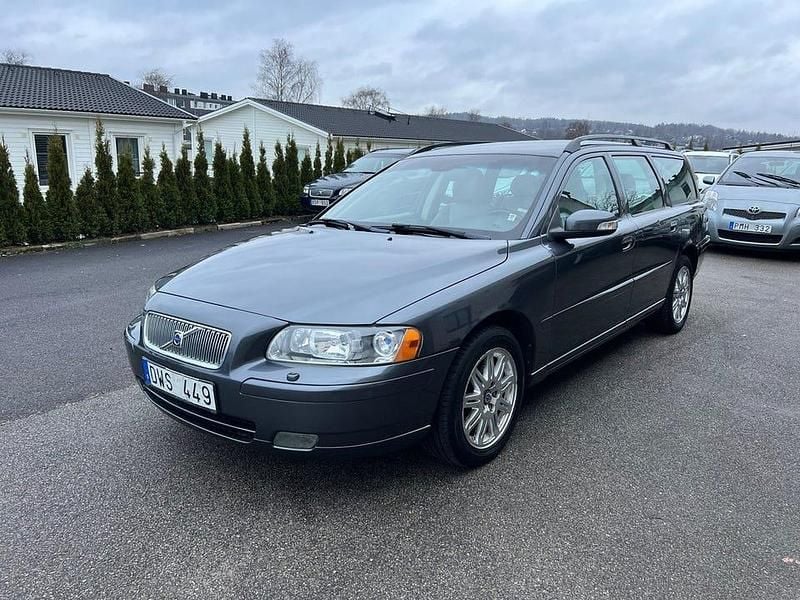 Begagnad Volvo V70 Momentum 170 HK (125 kW) 2008 Grå Kombi