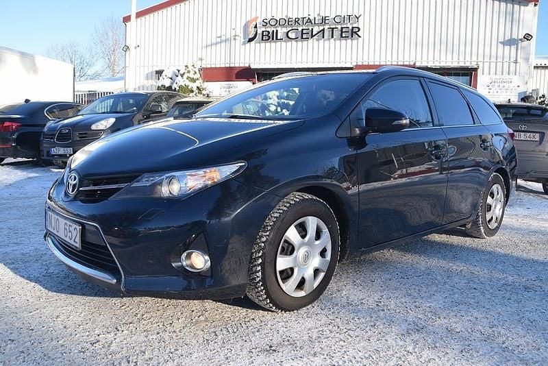 Begagnad Toyota Auris Touring Sports Active 132 HK (97 kW) 2013 Svart met Kombi