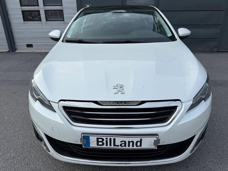 Begagnad Peugeot 308 Allure 92 HK (67 kW) 2014 Vit Halvkombi