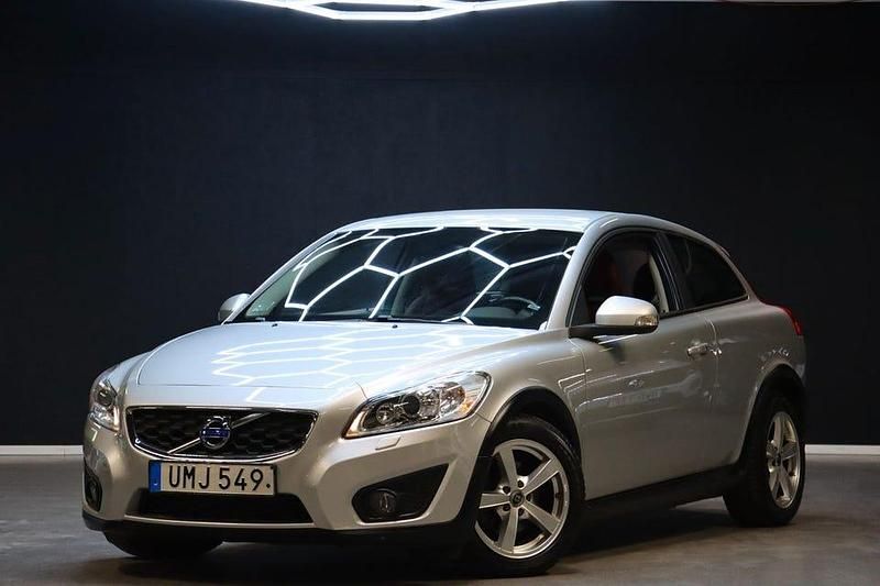 Silver Begagnad 2011 Volvo C30 Summum Halvkombi | 94 800 kr (Lite dyr) - Bild 1/4