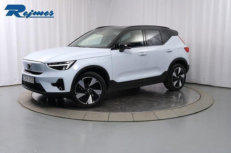 Ljusblå (cloud blue) Begagnad 2024 Volvo XC40 Core SUV | 419 900 kr - Bild 1/4