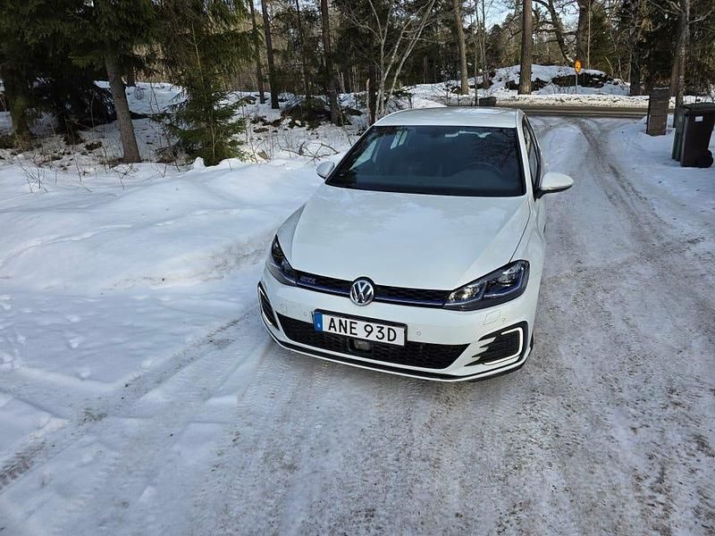 Begagnad VW Golf VIII GTE 204 HK (150 kW) 2020