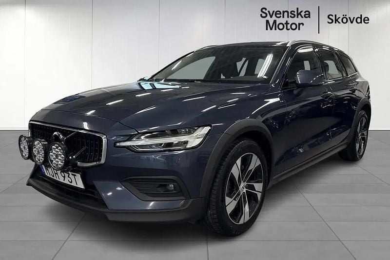 Begagnad Volvo V60 CC Momentum 200 HK (147 kW) 2022 Blå Kombi
