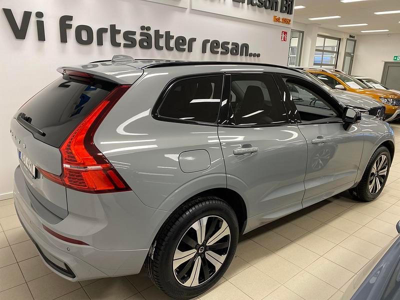 Begagnad Volvo XC60 Plus 355 HK (261 kW) 2024 Grå SUV