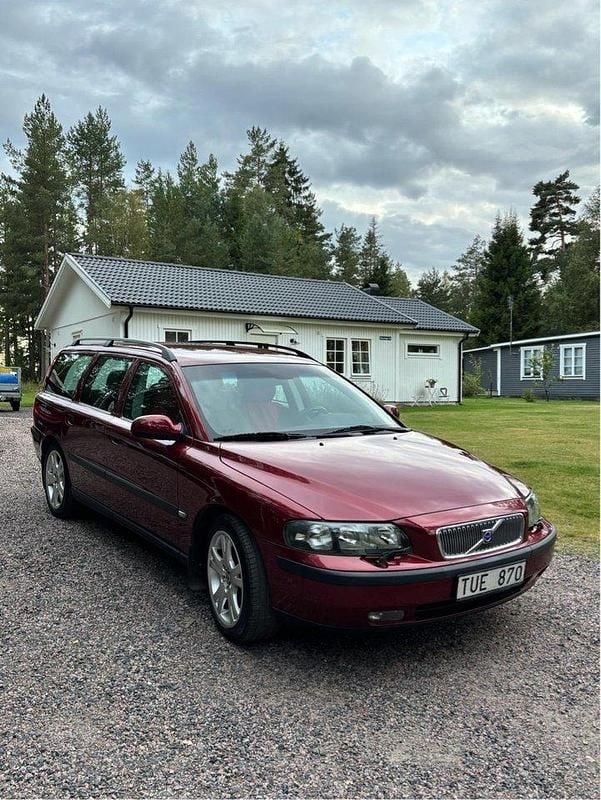 Röd Begagnad 2003 Volvo V70 Business Edition Kombi | 41 900 kr (Dyr) - Bild 1/4
