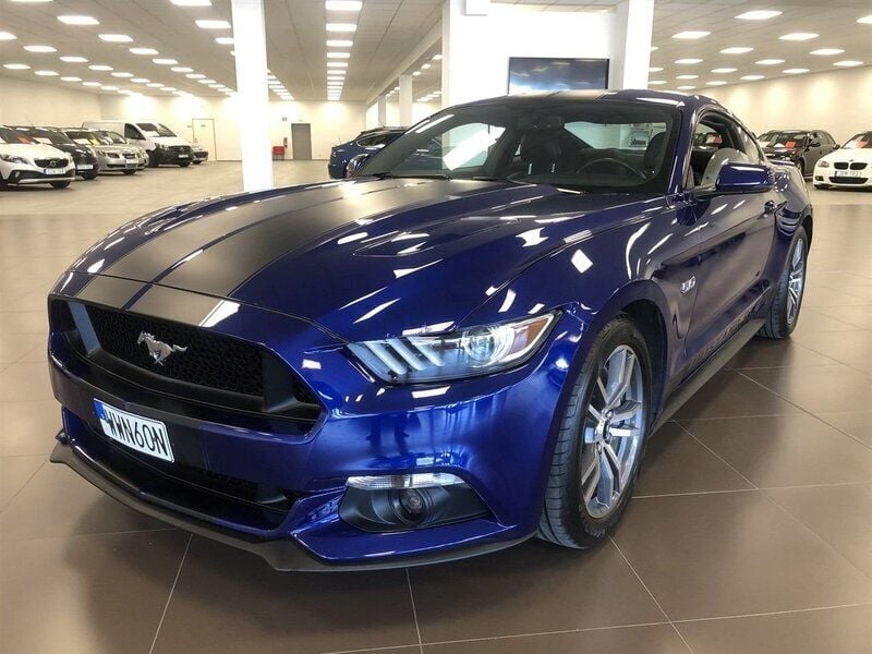 Mörkblå (blå) Begagnad 2015 Ford Mustang GT Sportkupé | 349 900 kr (Marknadspris) - Bild 1/4
