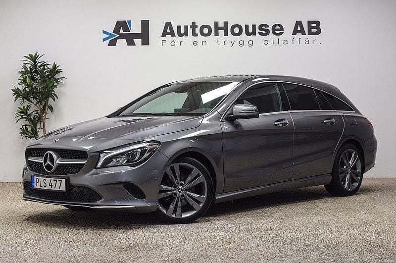 Mörkgrå (grå) Begagnad 2018 Mercedes CLA200 Shooting Brake Kombi | 204 000 kr (Marknadspris) - Bild 1/4