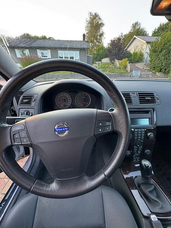 Begagnad Volvo V50 170 HK (125 kW) 2004 Silver Kombi