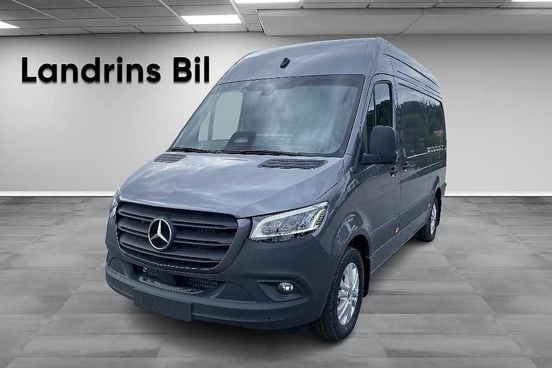 Grå (obsidian gray metallic) Ny 2025 Mercedes Sprinter Van | 806 250 kr (Dyr) - Bild 1/4