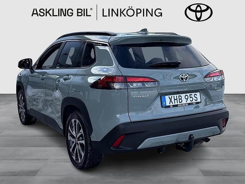 Begagnad Toyota Corolla Cross Style 197 HK (144 kW) 2023 Grön SUV