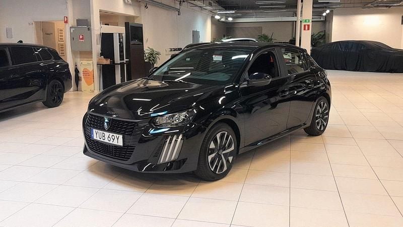 Svart Ny 2024 Peugeot 208 Halvkombi | 189 900 kr (Marknadspris) - Bild 1/4