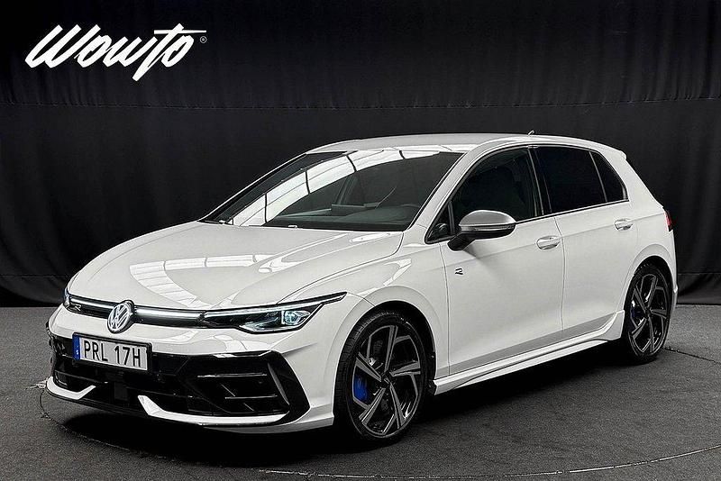 Vit Begagnad 2024 VW Golf VIII R Kombi | 519 800 kr - Bild 1/3