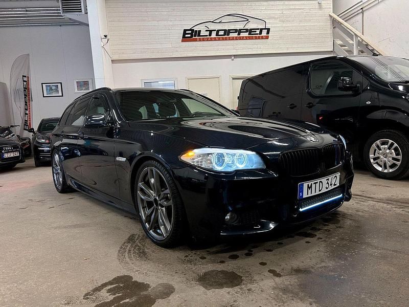 Svart Begagnad 2012 BMW 520 M Sport Kombi | 144 000 kr (Dyr) - Bild 1/4