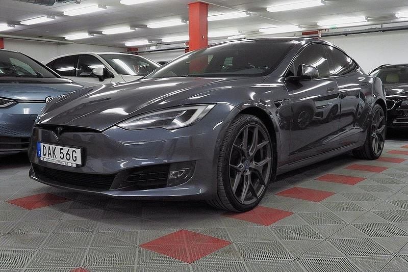 Grå Begagnad 2020 Tesla Model S Long Range Sedan | 379 500 kr (Marknadspris) - Bild 1/4