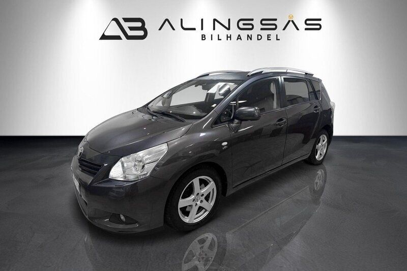 Mörkgrå (grå) Begagnad 2010 Toyota Verso Minibuss | 69 900 kr (Marknadspris) - Bild 1/4