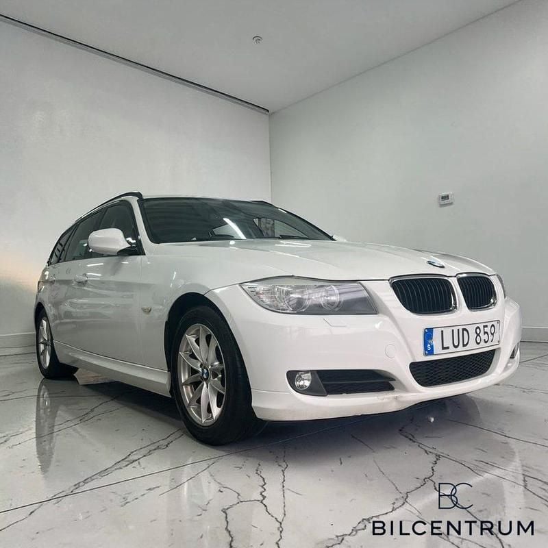Begagnad BMW 316 Comfort Edition 116 HK (85 kW) 2011 Vit Kombi