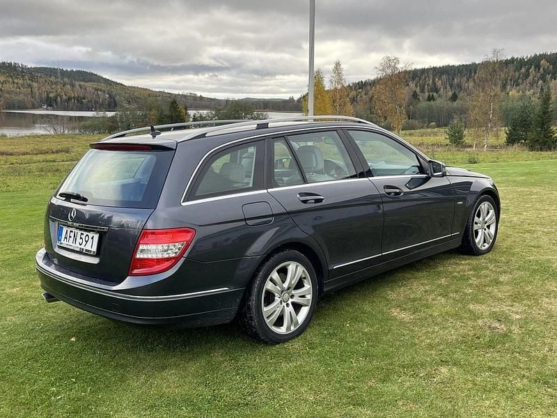 Grå Begagnad 2011 Mercedes C220 Kombi | 75 000 kr (Marknadspris) - Bild 1/4