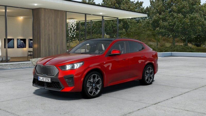 Röd/orange Begagnad 2023 BMW iX2 Comfort Edition SUV | 589 900 kr (Superpris) - Bild 1/4
