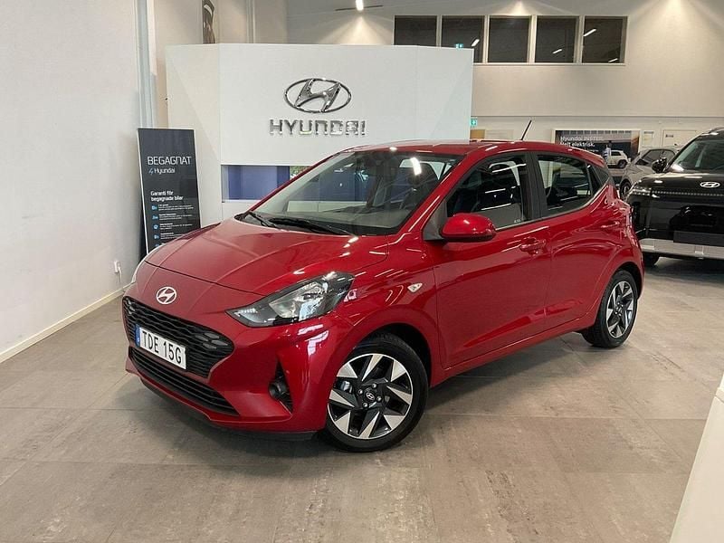 Dragon red Begagnad 2023 Hyundai i10 Essential Halvkombi | 159 000 kr (Lite dyr) - Bild 1/4